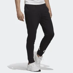 PANTALONI SPORTIVI DA UOMO ADIDAS ESSENTIALS IN FRENCH TERRY NERI CON POLSINO