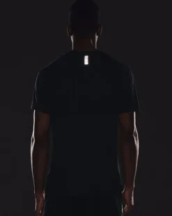 T-SHIRT A MANICA CORTA DA RUNNING UNDER ARMOUR STREAKER BLACK 1361469 0001